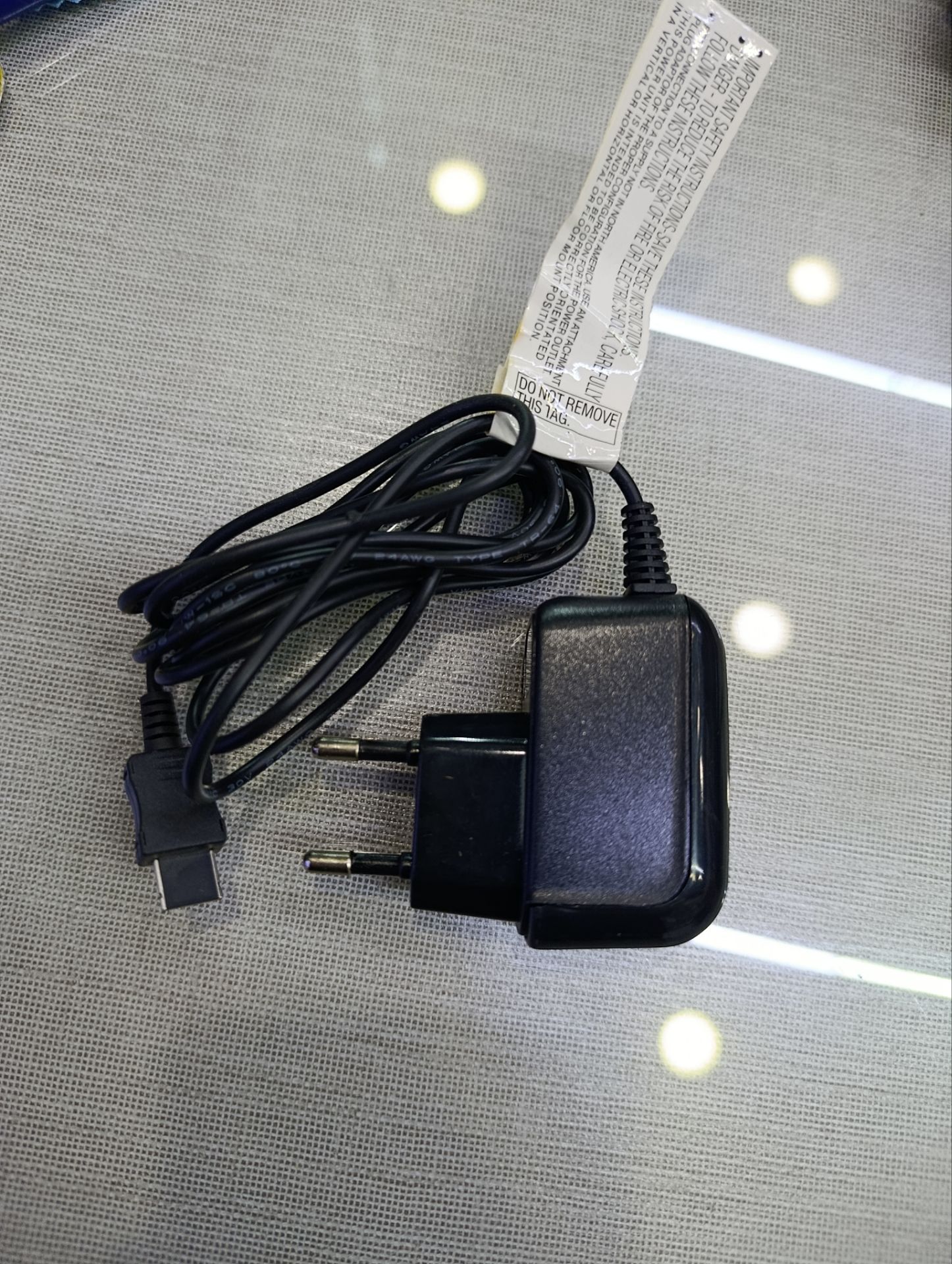 شارژر سامسونگ قدیمی گوشی e250 یا d800